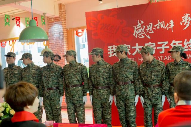 马化腾年会毛衣售价曝光,网友:小马哥消费降级了?